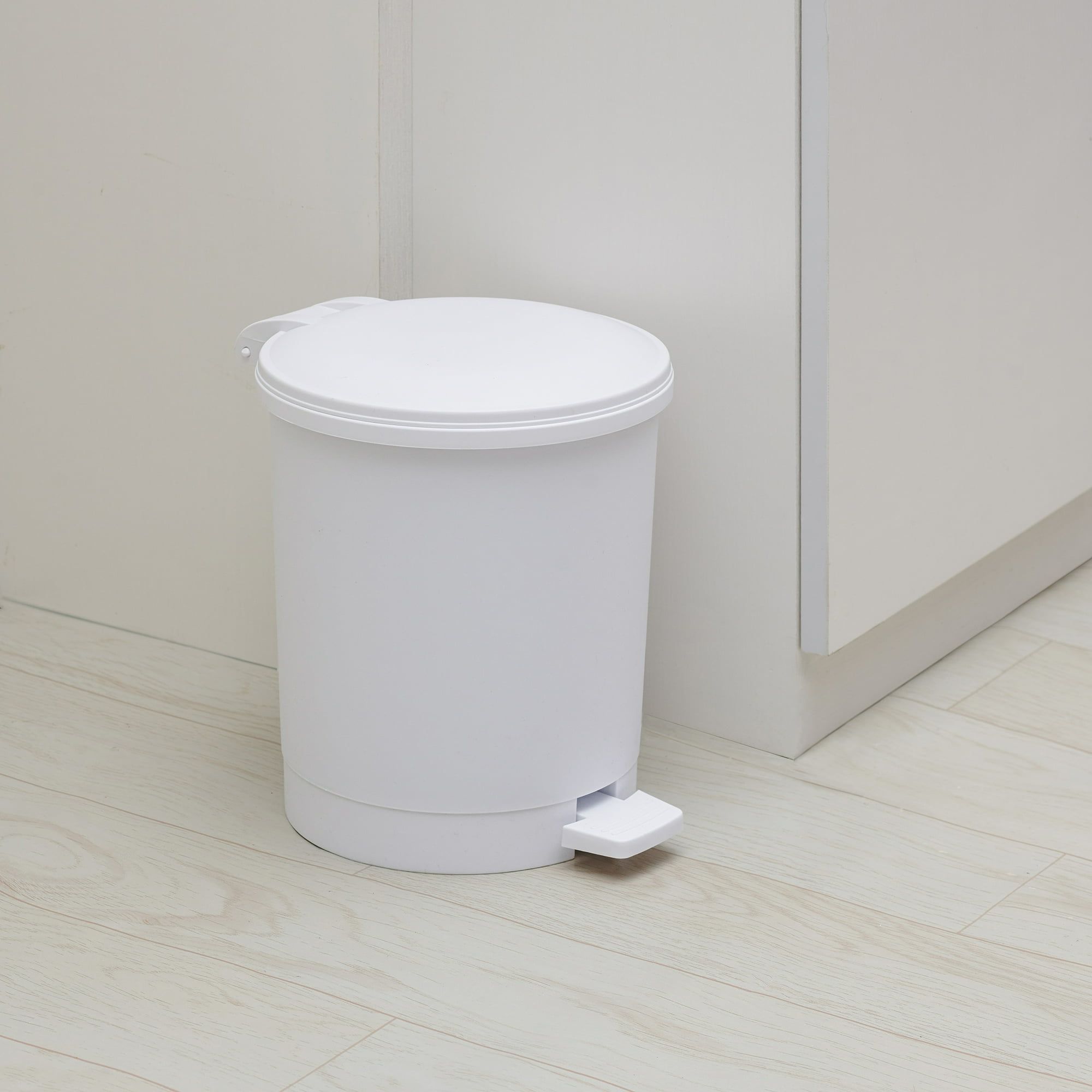 d0102x3832y.jpg 1.5 Gallon Round White Plastic Indoor Step Trash Can for Bathroom - Image 1