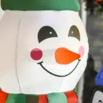 HOMCOM 6' Christmas Holiday Yard Inflatable Outdoor Light Up LED Christmas Decoration 3 Penguins Building Snowman - Image 9