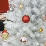 HOMCOM 6 Ft Slim Artificial Christmas Tree with 390 Tips and Plastic Base White - Image 9