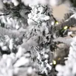 HOMCOM Christmas Tree 6ft Prelit Flocked with 250 LED Lights 462 Branches Green White - Image 8