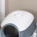 Dome Covered Cat Litter Box, Sleek Design with Lid, White and Gray - Image 8
