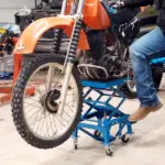 300 lb Hydraulic Motorcycle Scissor Jack Lift with Foot Pedal and Wheels, Blue - Image 2