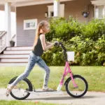 Aosom kids Scooter, Kick Scooter with Adjustable Handlebars, Double Brakes, Inflatable Rubber Tires, Basket, Cupholder, Mudguard, Pink - Image 2