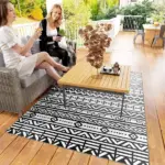 Outsunny Reversible Outdoor Rug, Waterproof Plastic Straw with Carry Bag, 6' x 9', Black and White Geometric Wall - Image 9