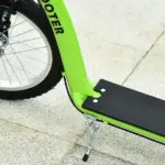 Aosom Youth Scooter with Adjustable Handlebar, Front and Rear Dual Brakes and Inflatable Wheels, for Kids 5+, Green - Image 9